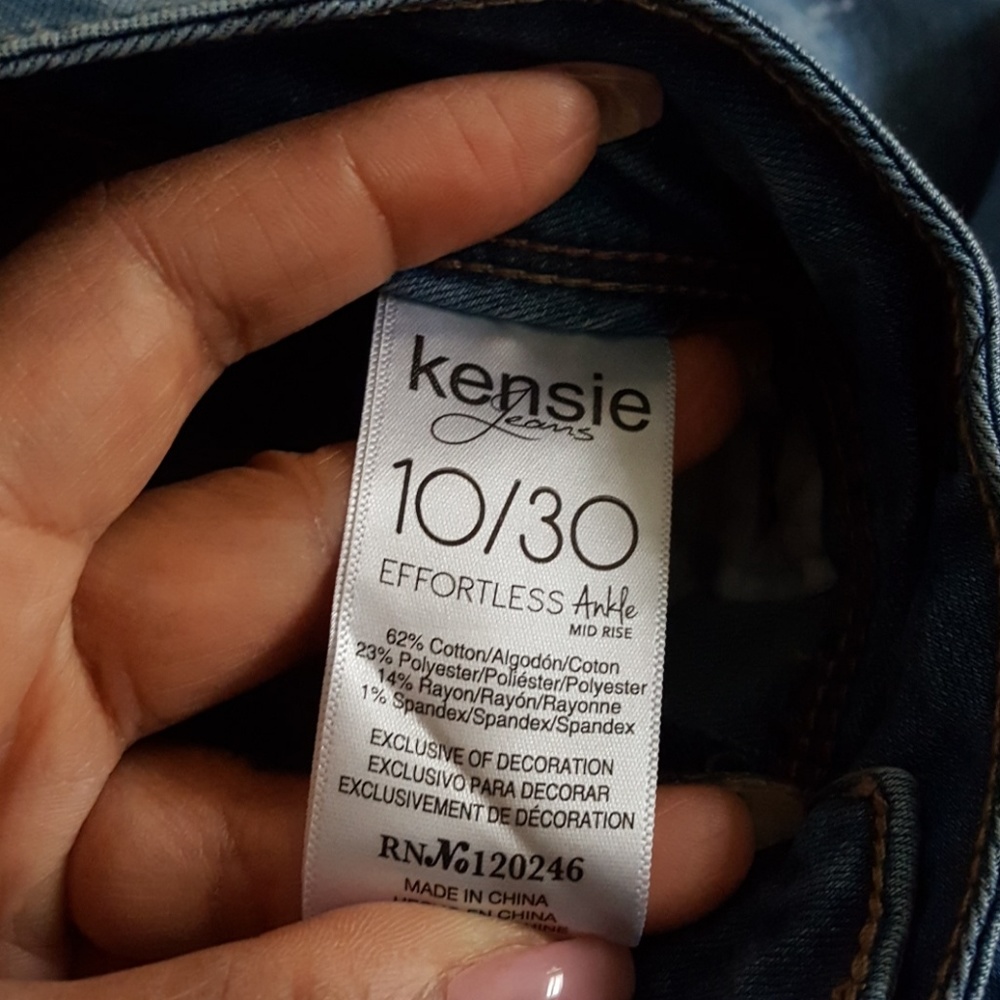 Lightly distressed Kensie jeans - Picture 8 of 8